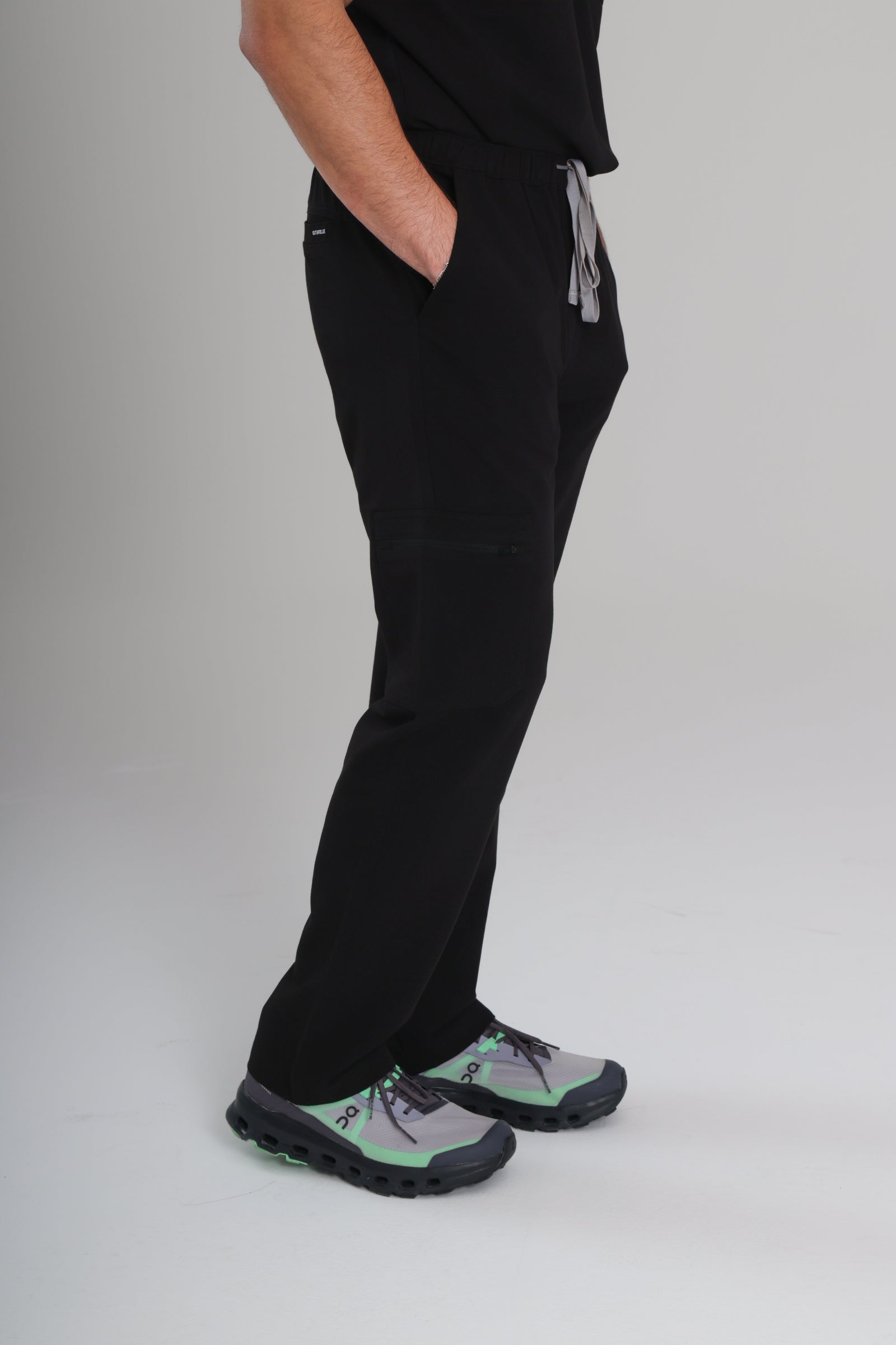 SHIFTMASTER™ CARGO SCRUB PANTS - ONYX BLACK